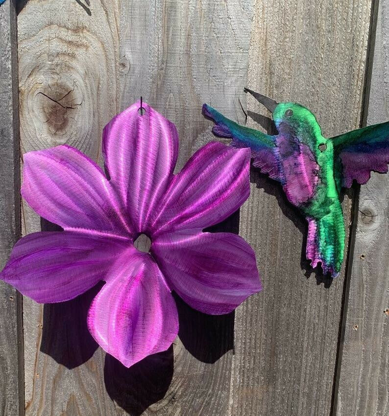 Explosive Set Of Hummingbirds And Three-dimensional Metal Floral Art